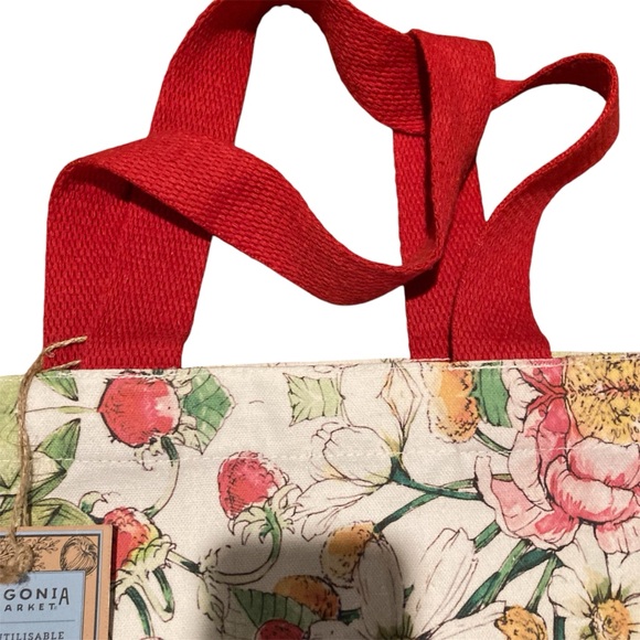 Begonia Market Reusable Tote Strawberries Pattern - Picture 2 of 6